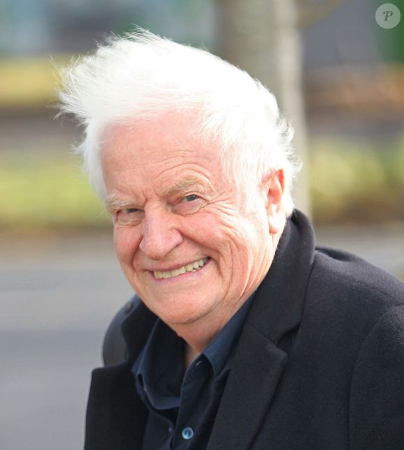 André Dussollier à la sortie de l'émission "La Bande originale" sur France Inter à la Maison de la Radio et de la Musique à Paris, France, le 22 novembre 2022. © Jonathan Rebboah - André Dussollier à la sortie de l'émission "La Bande originale" sur France Inter à la Maison de la Radio et de la Musique à Paris/Panoramic/bestimage