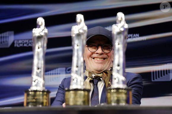 Le film de Jacques Audiard, Emilia Pérez, a tout de même remporté trois trophées durant la cérémonie des Critics Choice Awards. 

Jacques Audiard lors de la 37ème cérémonie des "European Film Awards" à Lucerne , le 7 décembre 2024.