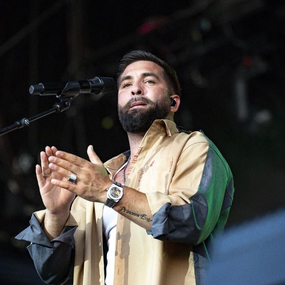 Kendji Girac en concert lors du festival de musique du Printemps de Perouges au Chateau de Saint-Maurice-de-Remens le 29 juin 2025. © Sandrine Thesillat / PsNewZ / Bestimage
