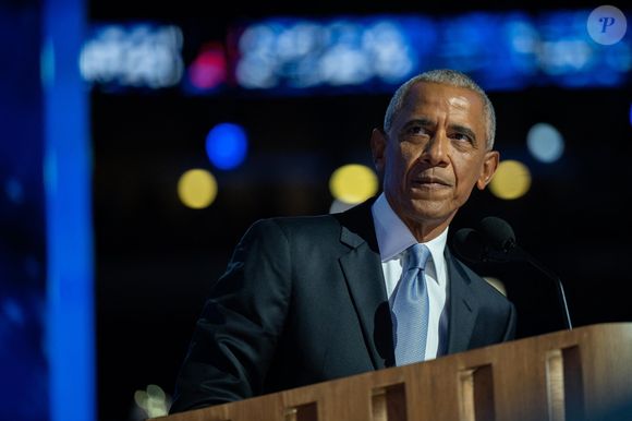 Le frère de l'ex-Première dame a lancé avec humour :  "Attendez, vous vous aimez bien ?". 

Barack Obama et sa femme Michelle Obama électrisent la foule lors de la Convention démocrate à Chicago, le 28/08/2024 @Backgrid USA / Bestimage