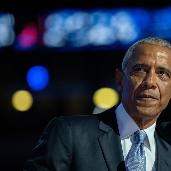Le frère de l'ex-Première dame a lancé avec humour :  "Attendez, vous vous aimez bien ?". 

Barack Obama et sa femme Michelle Obama électrisent la foule lors de la Convention démocrate à Chicago, le 28/08/2024 @Backgrid USA / Bestimage