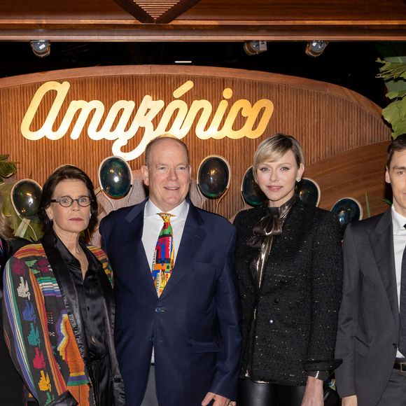 Mélanie-Antoinette de Massy, Camille Gottlieb, la princesse Stéphanie, le prince Albert II de Monaco, la princesse Charlene, Louis Ducruet et sa femme Marie lors de l’inauguration du restaurant Amazonico Monte-Carlo à Monaco le 4 avril 2024.
Situé au cœur de l'emblématique Place du Casino, Amazónico Monte-Carlo invite à découvrir une expérience multisensorielle, à travers la forêt amazonienne. Créé par Sandro Silva et Marta Seco à Madrid en 2016, puis installé à Londres et Dubaï, Amazónico Monte-Carlo s'installe au cœur du Carré d'or. A partir du 5 avril 2024 ce concept de restaurant, bar et lounge inspiré par l’Amazonie promet un voyage festif.

© Olivier Huitel / Pool Monaco / Bestimage