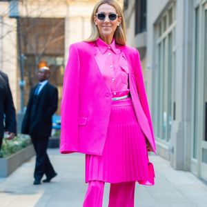 Celine Dion habillée en total look Peter Do à New York le 7 mars 2020.