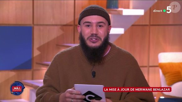 Merwane Benlazar lors de son passage sur le plateau de C à vous le vendredi 31 janvier 2025 sur France 5.
Crédit : C à vous/France 5