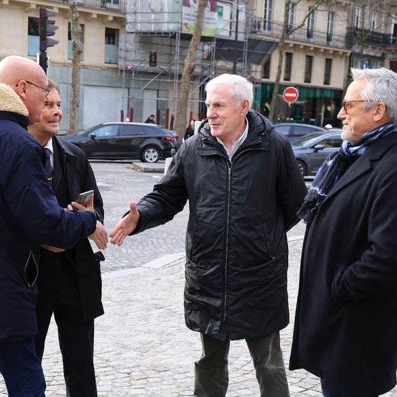 Bernard Laporte et Luis Fernandez arrivent à la cérémonie d'enterrement de Rolland Courbis à l'église de la Madeleine à Paris, France, le 14 janvier 2026. Rolland Courbis, ancien footballeur français, entraîneur et commentateur médiatique au franc-parler, est décédé à l'âge de 72 ans. Photo par Jerome Domine/ABACAPRESS.COM