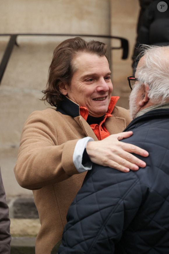 Benabar lors de la cérémonie d'enterrement de Jean-Luc Petitrenaud à l'église Saint-Pierre du Gros Caillou dans le 7e arrondissement de Paris, France, le 17 janvier 2025. Photo par Nasser Berzane/ABACAPRESS.COM