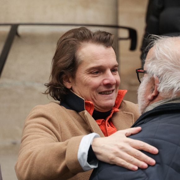 Benabar lors de la cérémonie d'enterrement de Jean-Luc Petitrenaud à l'église Saint-Pierre du Gros Caillou dans le 7e arrondissement de Paris, France, le 17 janvier 2025. Photo par Nasser Berzane/ABACAPRESS.COM