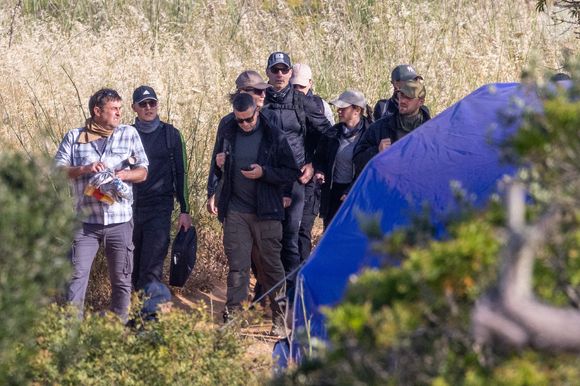 La police portugaise reprend les investigations, deux ans après les dernières fouilles menées au Portugal. De nouvelles recherches ont commencé aujourd'hui près de Praia da Luz, là où Maddie McCann a disparu en mai 2007. Praia da Luz, le 3 juin 2025.