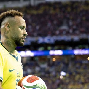 24 juin 2026 : Miami (États-Unis), 24/06/2026 – Coupe du Monde/États-Unis – Le joueur Neymar Jr. lors d'un match entre les équipes nationales du Brésil et de l'Écosse, qui a eu lieu lors de la dernière journée du Groupe C de la Coupe du Monde de la FIFA 2026, disputé au Hard Rock Stadium de Miami, ce mercredi (24). L'équipe brésilienne s'est imposée 3-0 et s'est qualifiée pour la phase suivante. (Photo : Pedro Paulo Diaz/Thenews2/Zumapress) (Crédit image : © Pedro Paulo Diaz/TheNEWS2 via ZUMA Press Wire)