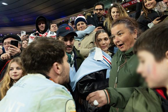 Exclusif - Antoine Dupont, Iris Mittenaere, Clément, frère d'A.Dupont, Marie-Pierre Galès, mère de A.Dupont lors du match de rugby du Tournoi des Six Nations France contre Angleterre au Stade de France à Saint-Denis le 14 mars 2026. © AGENCE / BESTIMAGE