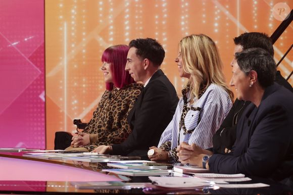 D’autres photos montrent l’ex du magistrat aux côtés de son compagnon, un beau brun prénommé Lionel

Exclusif - Ilena Caye, Jordan Deluxe, Marie-Severine Trouban, Raymond Aabou sur le plateau de l'émission "Tout beau, tout n9uf" présentée par C.Hanouna, et diffusé en direct sur W9, Paris, France, le 3 octobre 2025. © Jack Tribeca / Bestimage