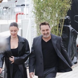 Exclusif -  Cedric Jimenez, Gilles Lellouche, Adèle Exarchopoulos, sur le plateau de l'émission "C à vous" lors du 78ème Festival International du Film de Cannes, France, le 16 mai 2025. © Jack Tribeca/Bestimage