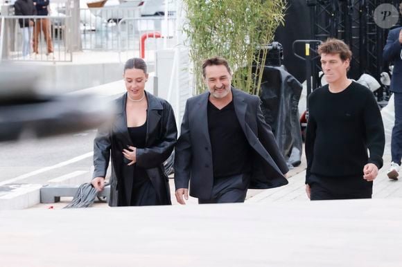 Exclusif -  Cedric Jimenez, Gilles Lellouche, Adèle Exarchopoulos, sur le plateau de l'émission "C à vous" lors du 78ème Festival International du Film de Cannes, France, le 16 mai 2025. © Jack Tribeca/Bestimage