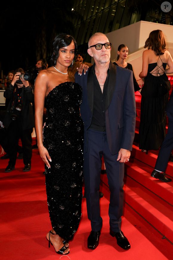 La raison ? Narah Baptista a avoué vivre un postpartum très difficile…

Vincent Cassel et sa compagne Narah Baptista - Montée des marches du film « Parthenope » lors du 77ème Festival International du Film de Cannes, au Palais des Festivals à Cannes. Le 21 mai 2024 © Jacovides-Moreau / Bestimage
