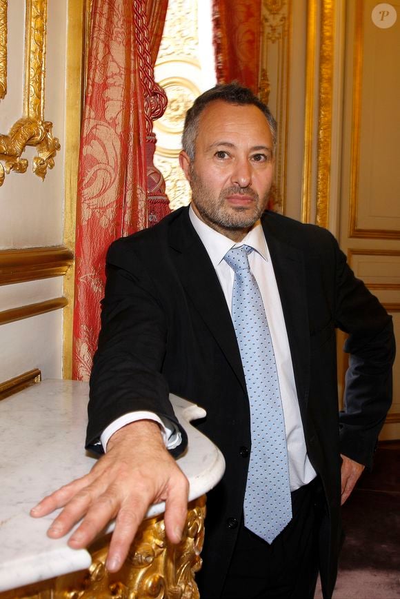 Exclusif - Claude Askolovitch, journaliste français pose à Paris, le 8 février 2014.  © CEDRIC PERRIN / BESTIMAGE