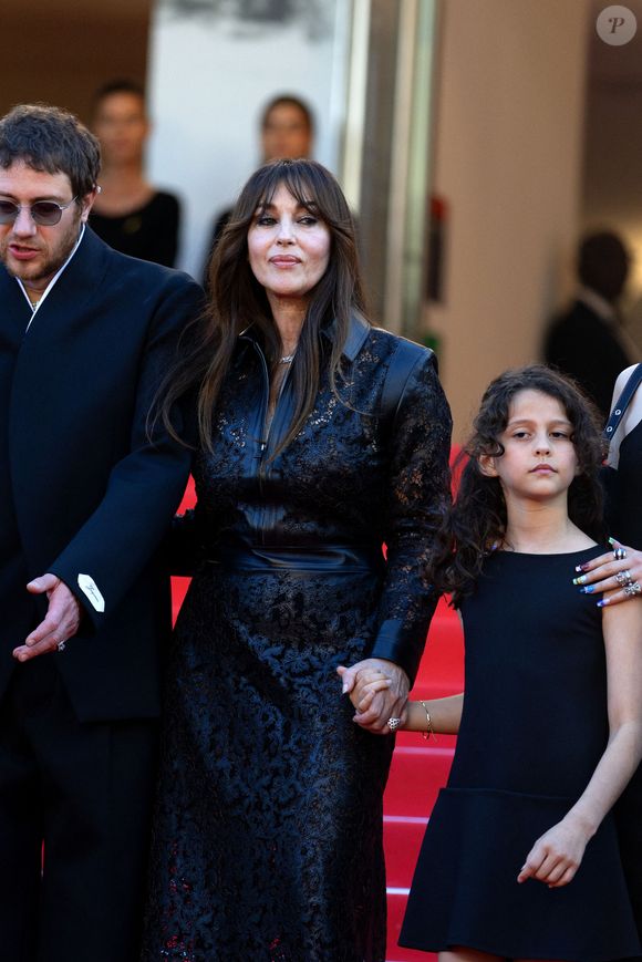 Bastien Bouillon, Monica Bellucci, Tawba El Gharchi - Montée des marches du film " Histoires de la nuit " lors du 79ème Festival International du Film de Cannes, le 21 mai 2026. © Olivier Borde / Bestimage