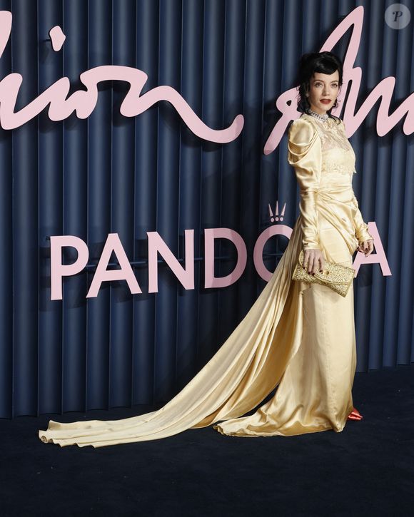 Lily Allen assiste aux Fashion Awards 2025 au Royal Albert Hall à Kensington, Londres, Royaume-Uni. Le 1er décembre 2025. © AGENCE / BESTIMAGE