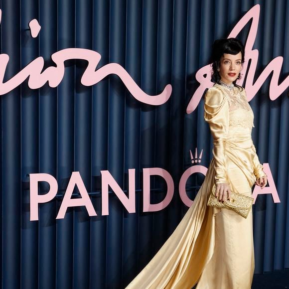 Lily Allen assiste aux Fashion Awards 2025 au Royal Albert Hall à Kensington, Londres, Royaume-Uni. Le 1er décembre 2025. © AGENCE / BESTIMAGE