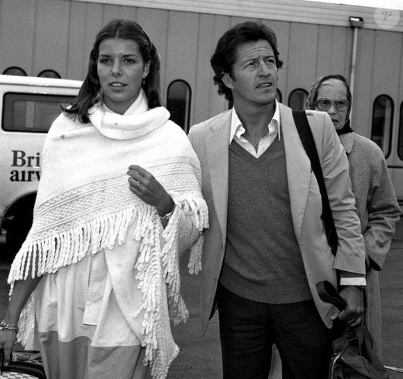 La princesse Caroline de Monaco et son époux Philippe Junot, à l'aéroport Heathrow de Londres, Royaume-Uni, en route de Paris vers l'île d'Arran pour séjourner chez la cousine de la princesse, Lady Jean Ford. Photo by PA-Empics/ABACAPRESS.COM