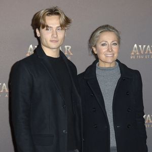 Interrogée par Télé-Loisirs, Anne-Sophie Lapix, aujourd’hui âgée de 53 ans, revenait récemment sur le lien privilégié qui l’unit à ses enfants, qu’elle a toujours placés au cœur de sa vie. 

Anne-Sophie Lapix et son fils - Avant-première du film "Avatar : Fire and Ash" (Avatar : de Feu et de Cendres) à la Seine Musicale de Boulogne-Billancourt le 5 décembre 2025. © Marc Ausset-Lacroix/Bestimage