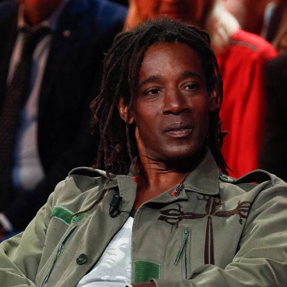 Exclusif - Julien Voulzy , lors de l'enregistrement de l'émission "Famille je vous aime" présentée par M. Drucker et qui sera diffusée le 13 juin 2025 sur France 3, aux Studios rive gauche à Paris, France, le 14 avril 2025. © Clovis-Gaffiot/Bestimage