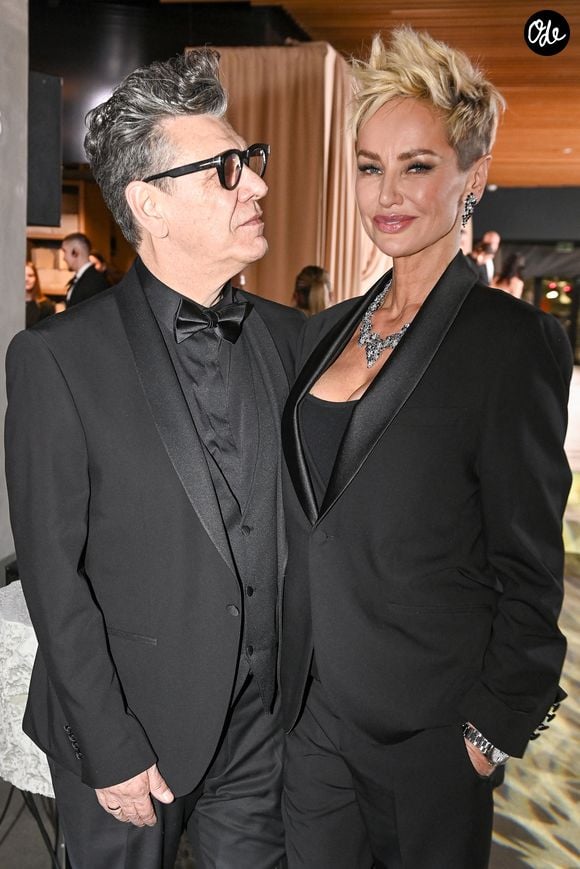 Quelques mois plus tard, le couple se forme officiellement.

Marc Lavoine et sa compagne Adriana Karembeu à la soirée du Beauty Ball 2026 au château de Bratislava, en Slovaquie, le 16 janvier 2026. © ProfiMedia/Bestimage