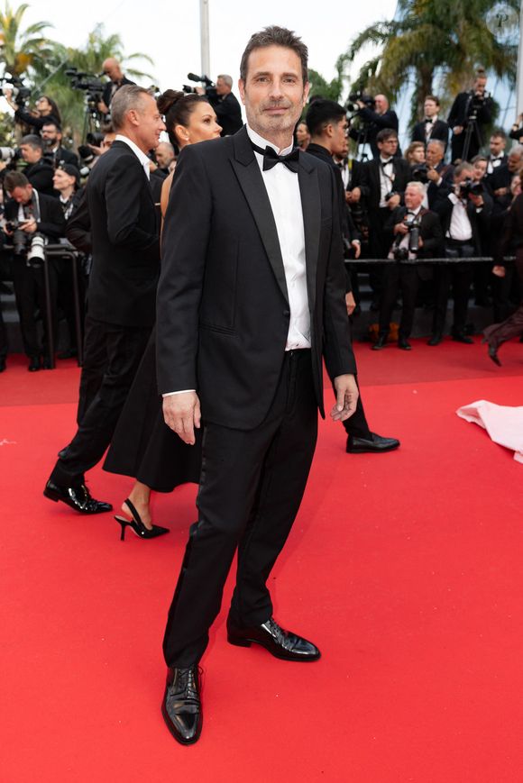 Richard Orlinski à la montée des marches du film « The Phoenician Scheme » lors du 78ème Festival International du Film de Cannes, au Palais des Festivals à Cannes. Le 18 mai 2025. © Olivier Borde / Bestimage