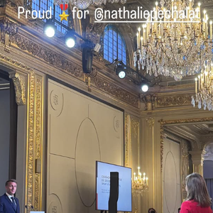 Jeudi 17 septembre, le Palais de l'Élysée a salué et mis en avant l'excellence sportive française. 

Nathalie Péchalat décorée à l'Elysée