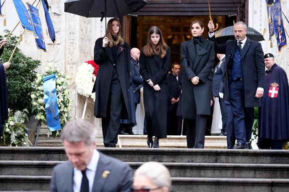 Les princesses Luisa et Vittoria de Savoie avec leur mère, la princesse Clotilde Courau de Savoie - Sorties des funérailles du prince Victor Emmanuel de Savoie en la cathédrale Saint-Jean-Baptiste de Turin le 10 février 2024. © Dominique Jacovides/Bestimage