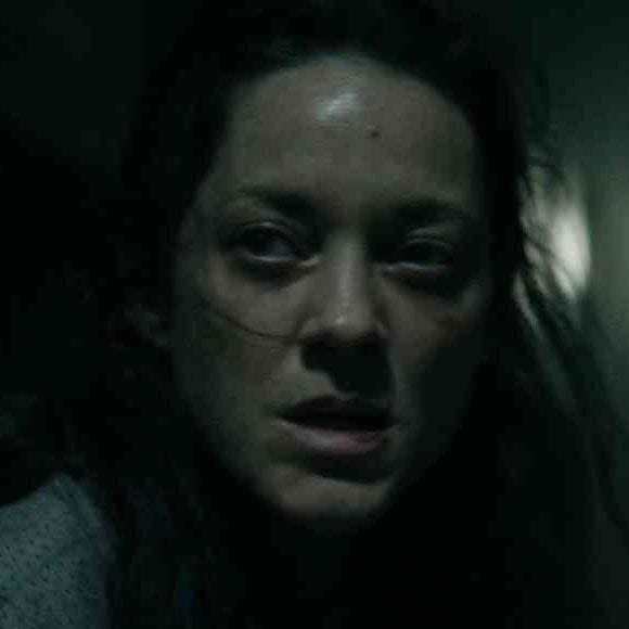 Marion Cotillard joue le rôle de Jeanne, une femme qui veut échapper à la justice. 

Marion Cotillard est à l'affiche du film "Karma" réalisé par Guillaume Canet et dévoilé dans les salles en octobre 2026. Photo par Pathé Films