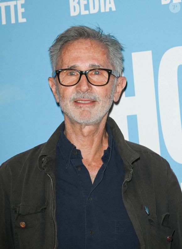 "J'étais et je reste l'homme d'une seule femme : la mienne. Je suis toujours amoureux d'elle", avait déclaré le comédien à "Paris Match" en 2016.

Thierry Lhermitte - Avant-première du film "Hommes au bord de la crise de nerfs" au cinéma Pathé Wepler à Paris. Le 11 mai 2022 © Coadic Guirec / Bestimage