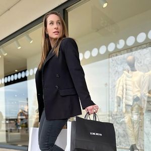 Si elle avait mis de côté l’entretien des extérieurs, c’est en partie parce que cela ravivait un souvenir douloureux. Mais aujourd’hui, elle semble prête à tourner une page...

Instagram @madame.santoro