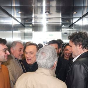 Exclusif - Philippe Risoli, Julien Lepers, Jordan Deluxe, Christophe Carrière, en backstage de l’enregistrement de l’emission "On Connait La Chanson Années 80", présentée par L.Boccolini et diffusée le 22 septembre 2026 sur W9, à Paris, France, le 9 avril 2026. © Jack Tribeca/Bestimage