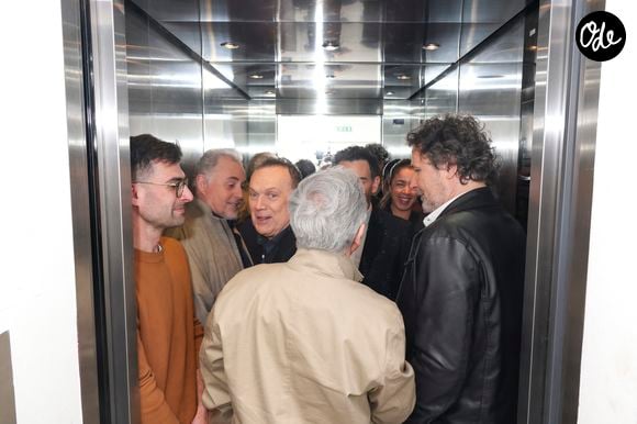 Exclusif - Philippe Risoli, Julien Lepers, Jordan Deluxe, Christophe Carrière, en backstage de l’enregistrement de l’emission "On Connait La Chanson Années 80", présentée par L.Boccolini et diffusée le 22 septembre 2026 sur W9, à Paris, France, le 9 avril 2026. © Jack Tribeca/Bestimage