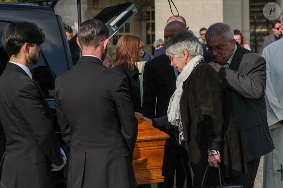 Brigitte et Daniel Dequenne, les parents de la défunte à la sortie des obsèques d'Emilie Dequenne au cimetière Père Lachaise à Paris, France, le 26 mars 2025. © Cyril Moreau/Bestimage