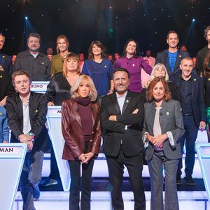 En prime time, Arthur présentera un nouveau numéro du "Grand Concours" sur TF1. 

Brigitte Macron et les personnalités qui l'accompagnent pour l'émission "Le Grand concours spécial Pièces Jaunes" sur TF1.