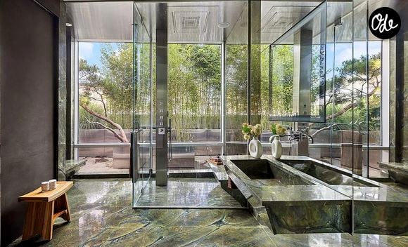 Thierry Henry, légende du football français, a mis en vente son luxueux penthouse de New York, acheté en 2010 au moment de sa signature aux Red Bulls, contre 25 millions de dollars (22 millions d'euros). © Sotheby's via Bestimage