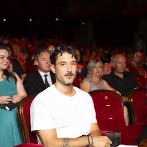 Non loin de là, qui l'observait sur le tapis rouge, Jérémy Frérot, qui assistait aussi au 64ème Festival de télévision de Monte-Carlo.

Jérémy Frérot - Les lauréats du 64ème Festival de télévision de Monte-Carlo le 17 juin 2025.

© Pierre Perusseau / Bestimage