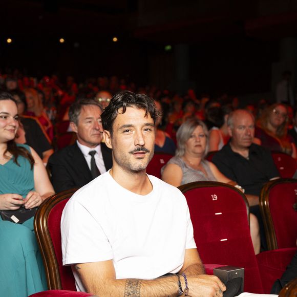 Non loin de là, qui l'observait sur le tapis rouge, Jérémy Frérot, qui assistait aussi au 64ème Festival de télévision de Monte-Carlo.

Jérémy Frérot - Les lauréats du 64ème Festival de télévision de Monte-Carlo le 17 juin 2025.

© Pierre Perusseau / Bestimage