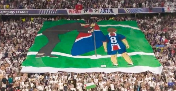 Le magnifique tifo des supporters du PSG en hommage à Xana avec son Luis Enrique (coach du PSG) lors de la Finale de la Ligue Des Champions 2025 "PSG - Inter Milan" à l'Allianz Arena de Munich, le 31 mai 2025. Capture d'écran TV via Bestimage