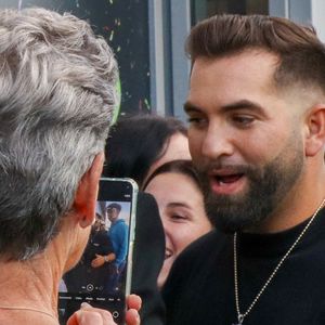 Exclusif - Kendji Girac en séance de dédicaces à l'occasion de la sortie de son nouvel album ''Vivre'' à la FNAC Croix-Blanche de Sainte-Geneviève-des-Bois, France, le vendredi 4 octobre 2024.
