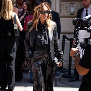 Clotilde Courau au défilé Elie Saab "Collection Haute Couture Automne/Hiver 2025-2026" lors de la Fashion Week de Paris, le 9 juillet 2025. © Yoann Ouahcene / Bestimage