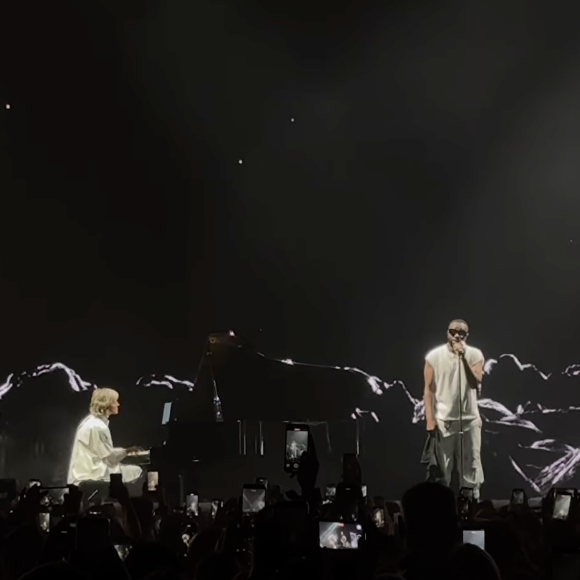 La pianiste a accompagné Gims sur trois tubes : "Quatuor", "Je te pardonne", et "Changer".

Capture d'écran d'une story Instagram de Gims.