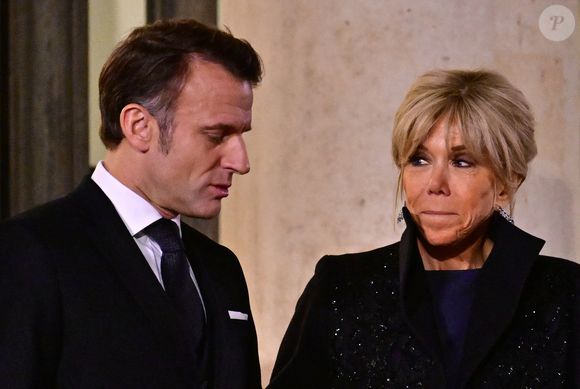 Dont les parts ont entièrement été revendues à Brigitte et Emmanuel Macron. Le couple a finalement décidé de s'en séparer.

Le président Emmanuel Macron et sa femme Brigitte Macron arrivant au dîner d'état donné en l'honneur du couple présidentiel d'Angola au palais de l'Elysée à Paris
© Christian Liewig / Bestimage