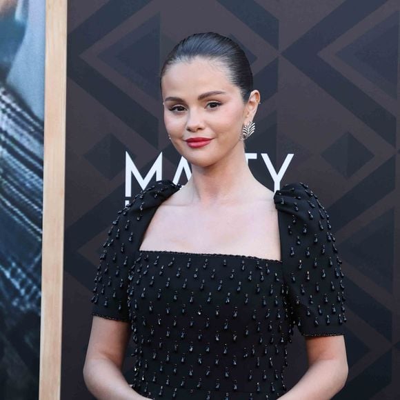 Véritable icône de la pop culture des années 2010, la star a marqué toute une génération par ses tubes et ses rôles marquants.

Selena Gomez lors de la première à Los Angeles du film Netflix "Marty, Life Is Short", à l'Egyptian Theatre à Hollywood, le 6 mai 2026.

© Bestimage