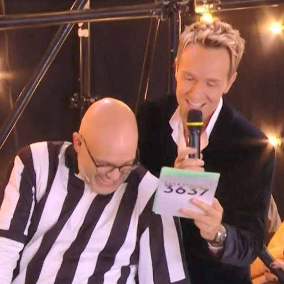 Sophie Davant fait une chute lors de la soirée de lancement du Téléthon, vendredi 5 décembre 2025 sur France 3.