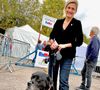 une labrador noire qui avait été offerte aux tourtereaux par le Canada il y a dix ans, lorsque François Hollande était chef d’État.

Exclusif - Julie Gayet et son chien à l’arrivée de la 3ème étape de la 58ème édition du Tour Du Limousin-Périgord Nouvelle Aquitaine à Masseret (Corrèze) le 21 août 2025.

© Fabien Faure / Bestimage