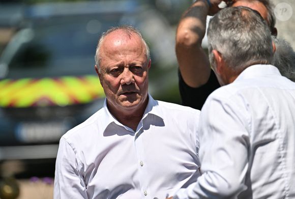 Ce mardi 17 juin 2025, Bernard Lacombe est décédé à l'âge de 72 ans. 
Bernard Lacombe - Obsèques de Georges Bereta ancien joueur de l'AS Saint-Etienne, France, le 10 juillet 2023. © Frédéric Chambert /Panoramic/Bestimage