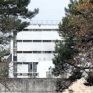 Pierre Palmade vient d'intégrer la maison d'arrêt de Gradignan près de Bordeaux à l'isolement dans le quartier récent (bâtiment blanc) à Gradignan, France, le 9 décembre 2024. © Patrick Bernard/Bestimage
