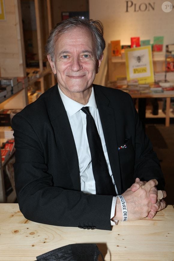 "J’essaye d’être à leur étage", confie-t-il à nos confrères du magazine Voici dans une interview vidéo postée le vendredi 22 mai 2026

Francis Huster lors du Festival du livre de Paris le 22 avril 2022, à Paris, France.

Photo par Jerome Domine/ABACAPRESS.COM